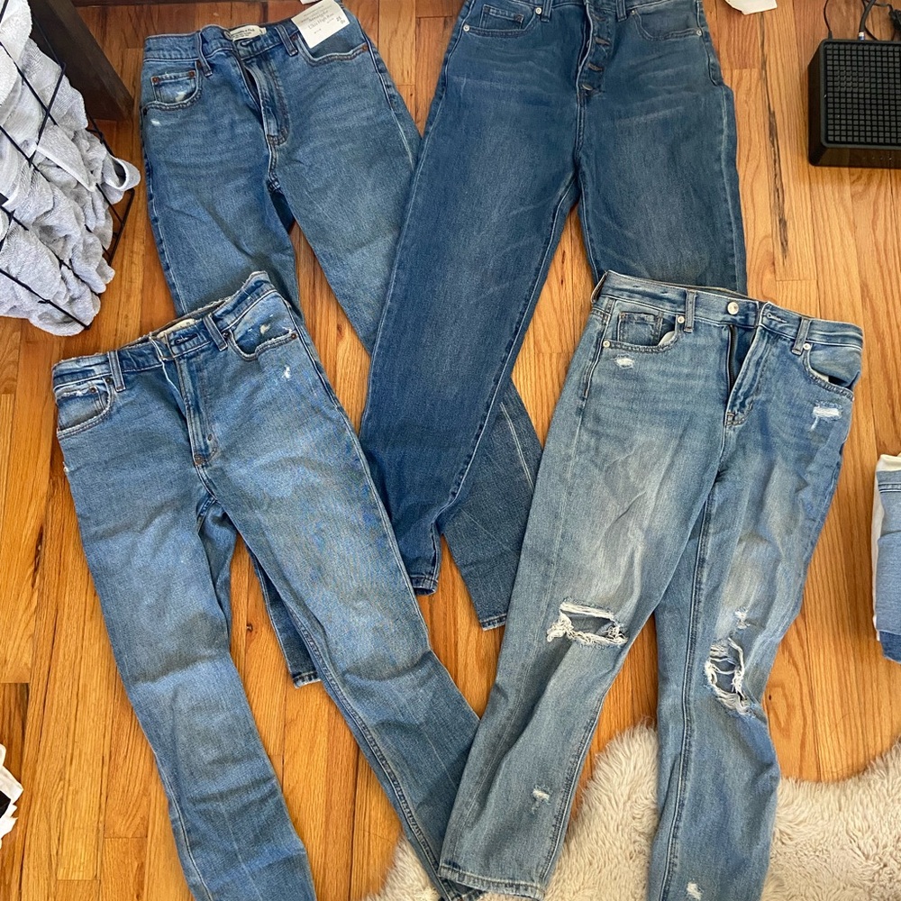 LIKE NEW AND BRAND NEW JEANS! Size 25/0